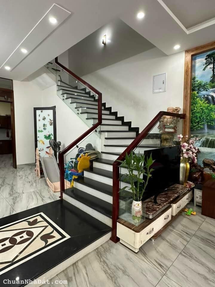 Bán nhà mặt phố phường Ngọc Châu, TP HD, 72.5m2, mt 5m, 3.5 tầng, 3 ngủ, KD buôn bán Bán nhà mặt phố phường Ngọc Châu, TP HD, 72.5m2, mt 5m, 3.5 tầng, 3 ngủ, KD buôn bán