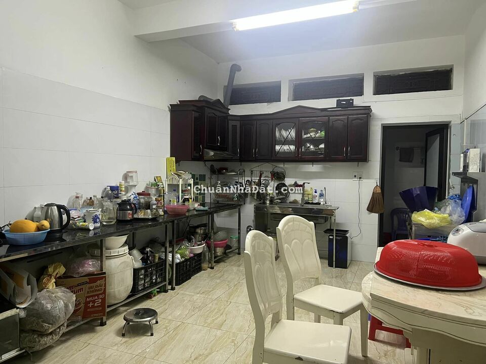 Bán nhà 3 tầng mặt phố Nguyễn Hữu Cầu, ph Ngọc Châu, TP HD, 82m2, mt 4.06m, KD tốt