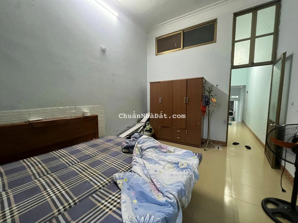 Bán nhà 3 tầng mặt phố Nguyễn Hữu Cầu, ph Ngọc Châu, TP HD, 82m2, mt 4.06m, KD tốt