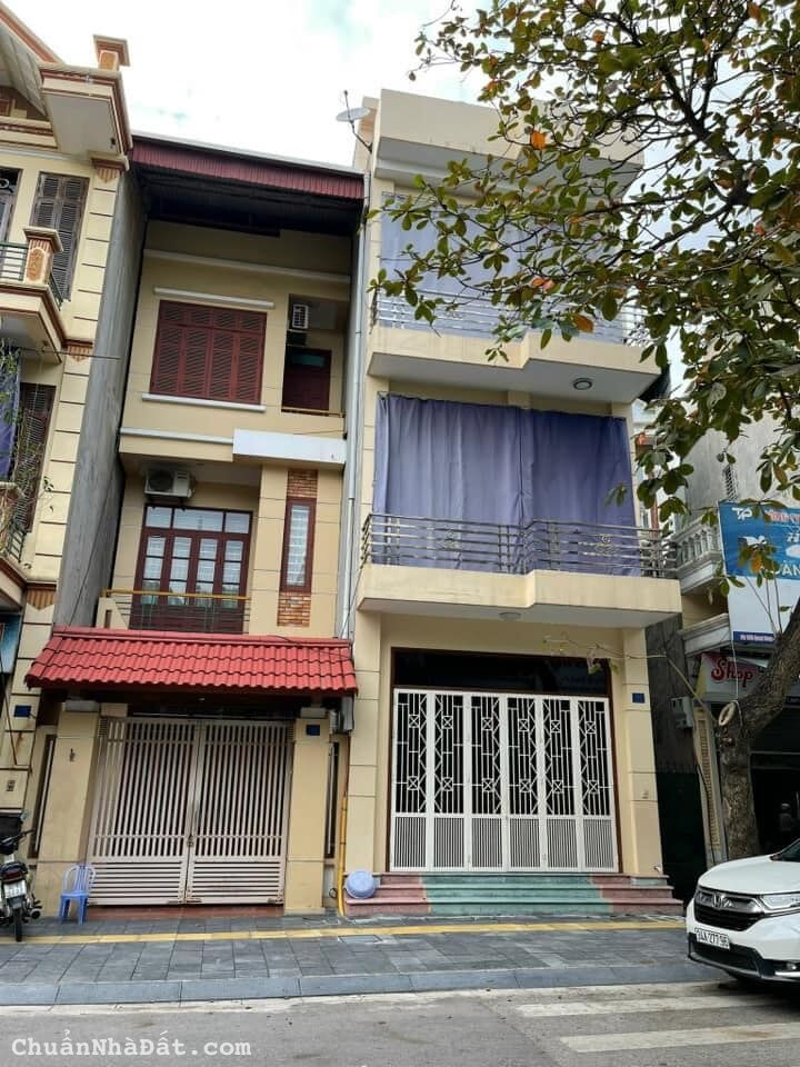 Bán nhà mặt phố Quang Trung, TP HD, 4 tầng, 60.9m2, mt 4.53m, hướng đông, 4 ngủ, vị trí trung tâm