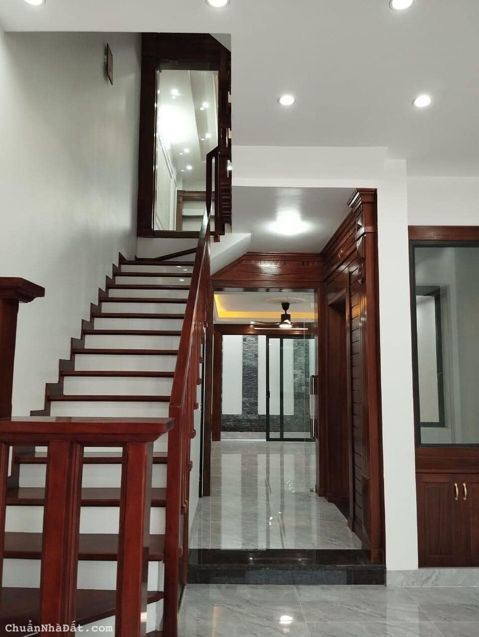 Bán nhà 4 tầng trục chính 20.5m KĐT Tân Phú Hưng, TP HD, 67.5m2, mt 4.5m, 4 ngủ, thang máy chờ