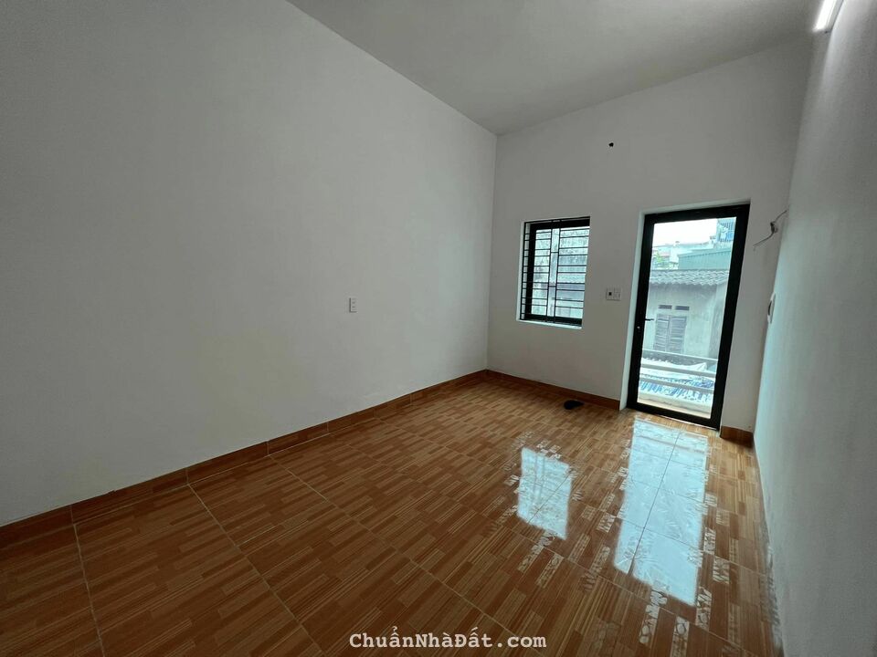 Bán nhà 3 tầng chỉ 1.4x tỷ, ngõ phố An Ninh, ph Bình Hàn, TP HD, 40m2, 3 ngủ, 3 vs