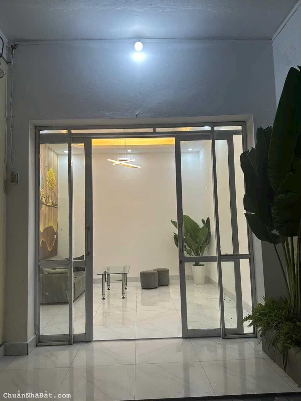 Bán căn nhà 2 tầng ngõ phố Nguyễn Hữu Cầu, ph Ngọc Châu, TP HD, 75m2, 3 ngủ, gần chợ