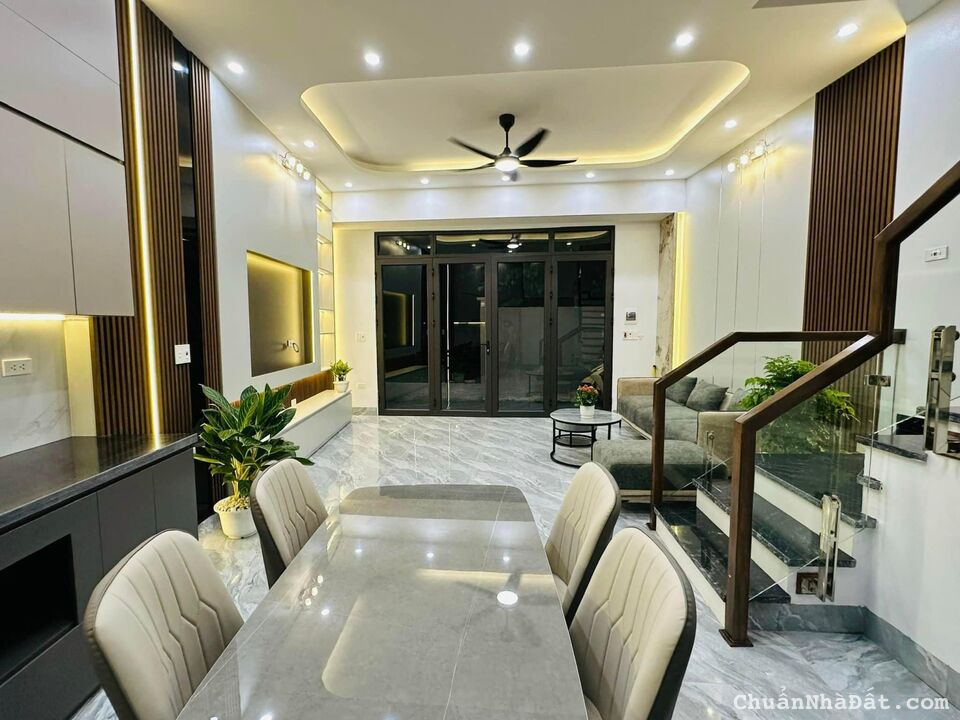 Bán nhà 3 tầng 3 ngủ, ngõ 218 Vũ Hựu, ph Thanh Bình, TP HD, 42m2, 3 vs, sân phơi, 2.3x tỷ