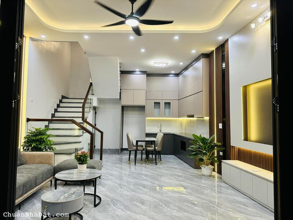 Bán nhà 3 tầng 3 ngủ, ngõ 218 Vũ Hựu, ph Thanh Bình, TP HD, 42m2, 3 vs, sân phơi, 2.3x tỷ