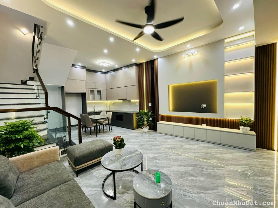 Bán nhà 3 tầng 3 ngủ, ngõ 218 Vũ Hựu, ph Thanh Bình, TP HD, 42m2, 3 vs, sân phơi, 2.3x tỷ