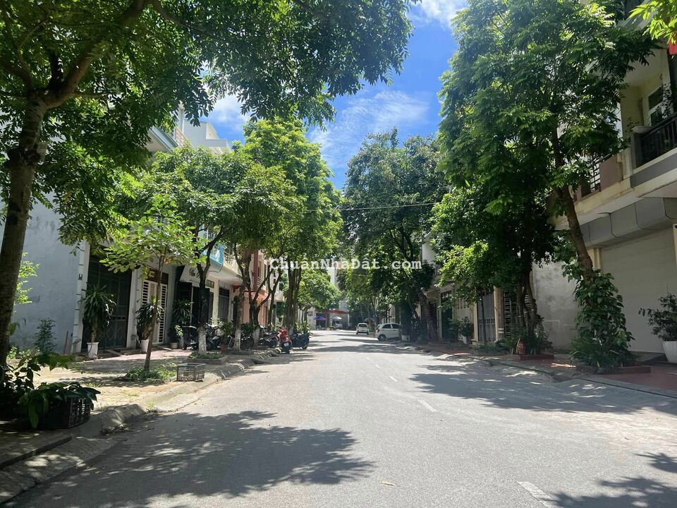 Bán đất mặt phố Ngô Hoán, Đông Nam Cường, TP HD, 82.6m2, mt 4.5, vỉa hè 5m cực rộng