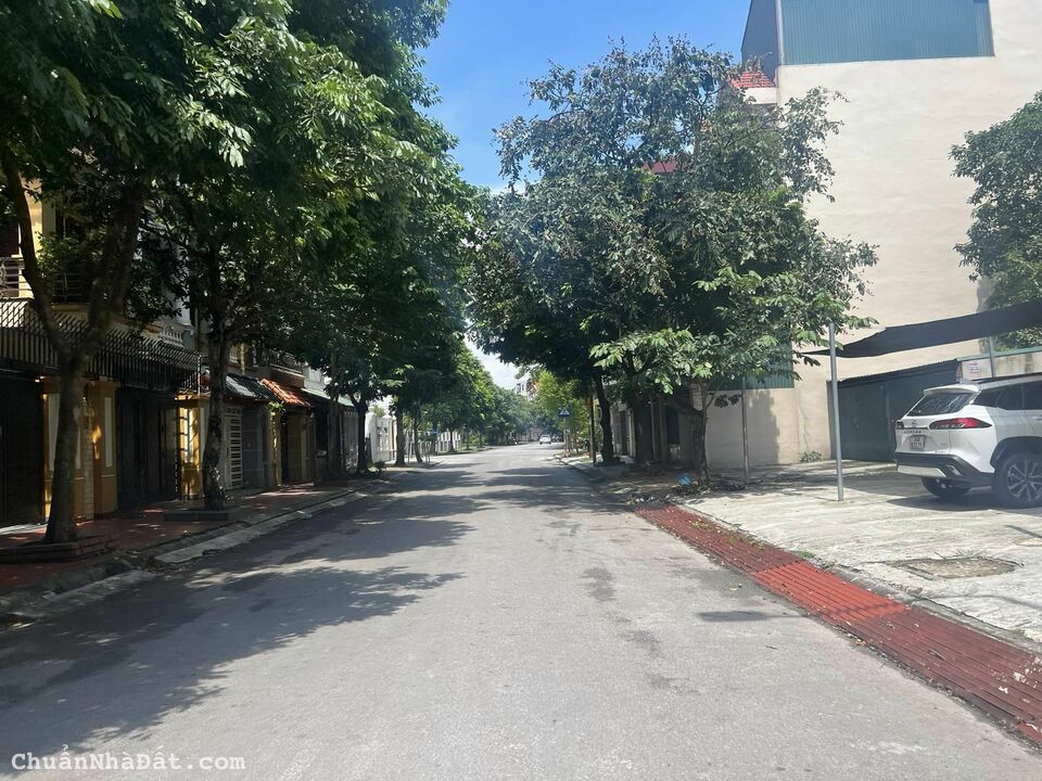 Bán đất mặt phố Hồng Châu, Hà Hải, TP HD, 133m2, mt 7m, hướng nam ghé tây, vị trí đẹp