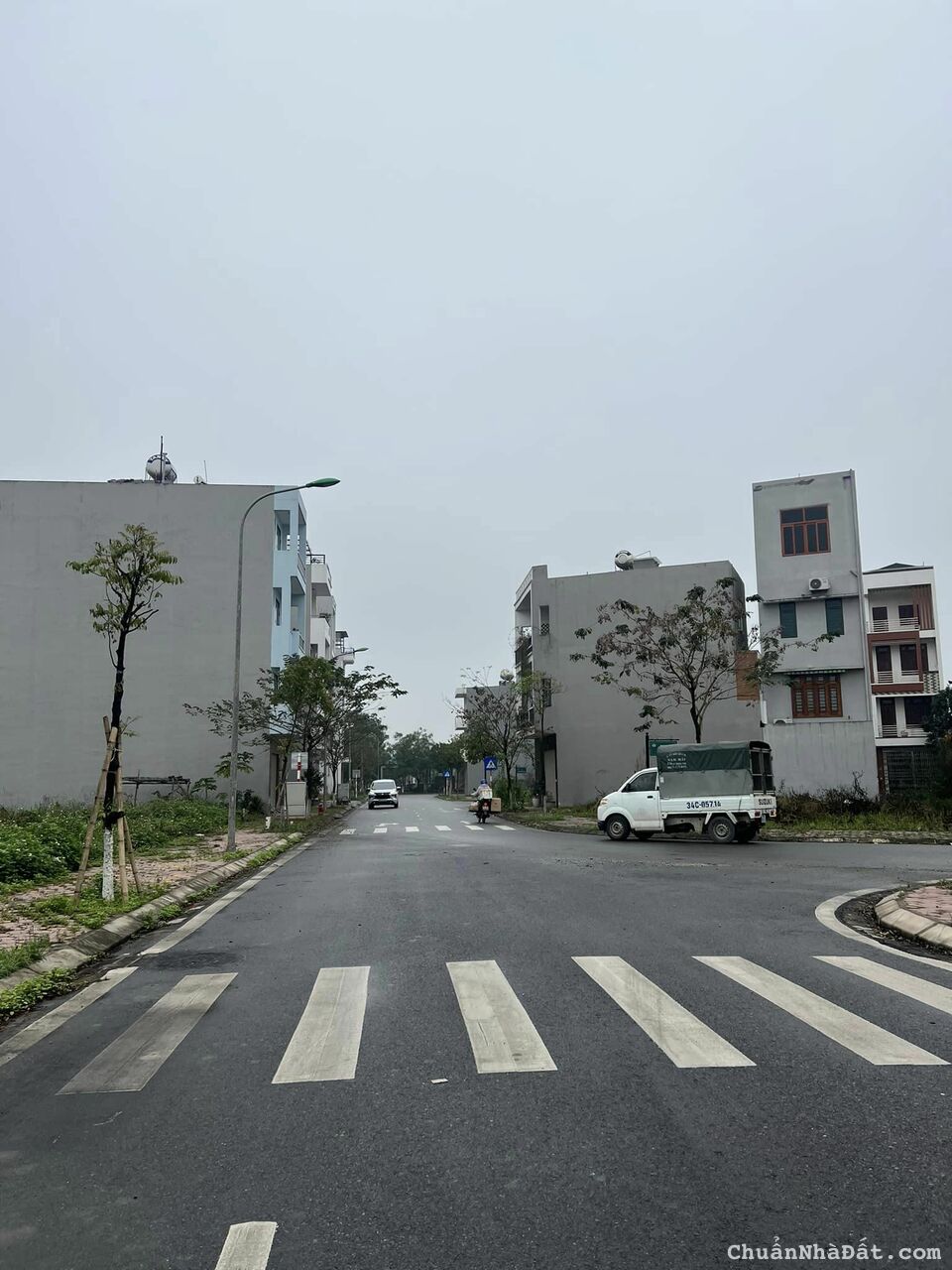 Bán đất KDC Nguyễn Lương Bằng, TP HD, 60.75m2, mt 4.5m, hướng nam, đường 13.5m, view vườn hoa