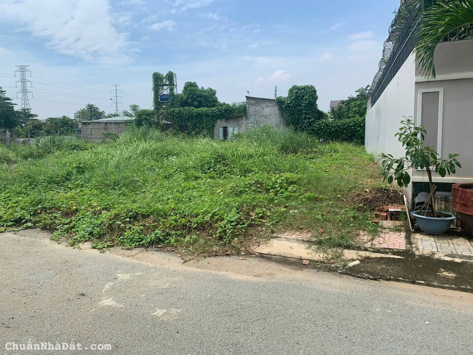 Kẹt vốn bán lô 80m2 đường Nơ Trang Long, Phường 13, Bình Thạnh. Giá 3,3 Tỷ, DT 82m2. Sổ hồng riêng.