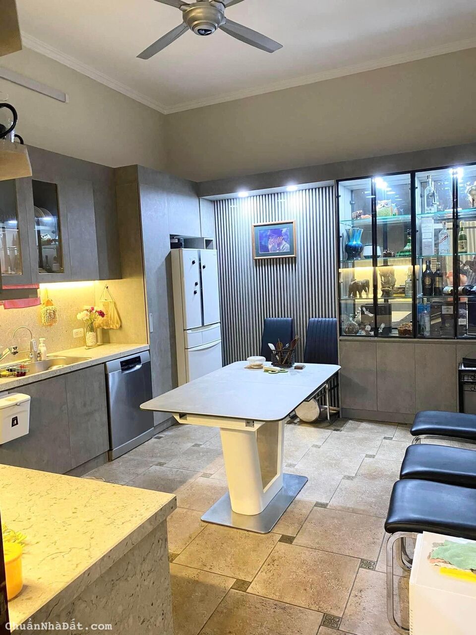 Cực Hiếm Ôtô Đỗ Cửa Phố Tôn Đức Thắng, Đống Đa- Kinh Doanh- 2 Mặt Thoáng- 30m2, mặt tiền 4,8m Chỉ 4.25Tỷ