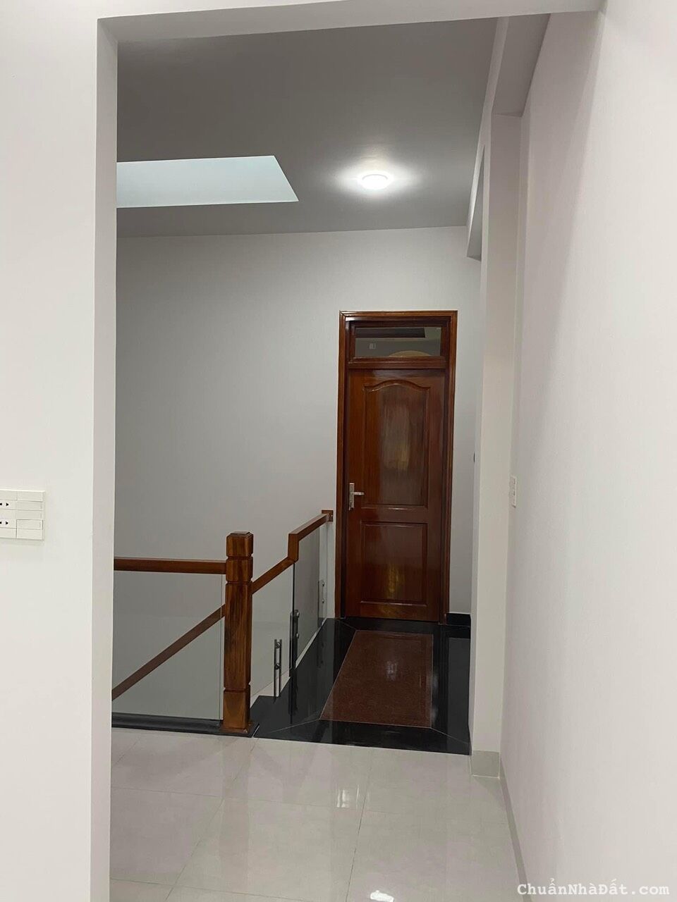 Bán nhà ngay chợ Xóm mới hoặc thuê nguyên căn dài hạn 