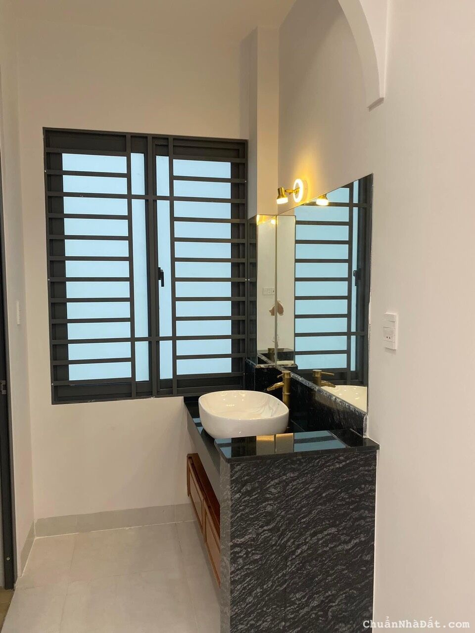 Bán nhà ngay chợ Xóm mới hoặc thuê nguyên căn dài hạn 