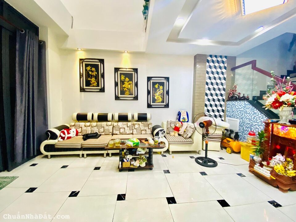 Bán nhà Hxh, khu trung tâm Gò Vấp, ngay Nguyên Hồng , P1, 44m2 Giá 3tỷ260 SHR 