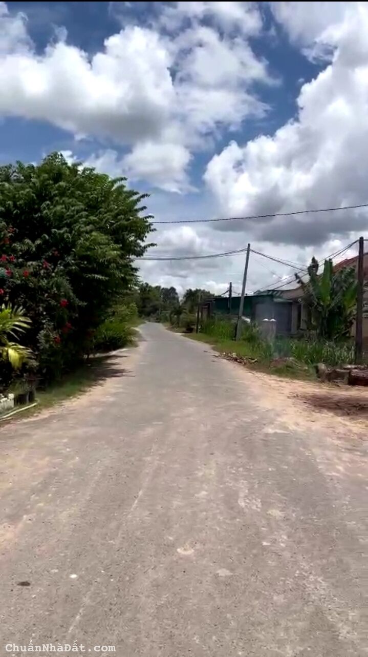 Lô đất 2 mặt tiền đường nhựa, hiện hữu có căn nhà trên đất 