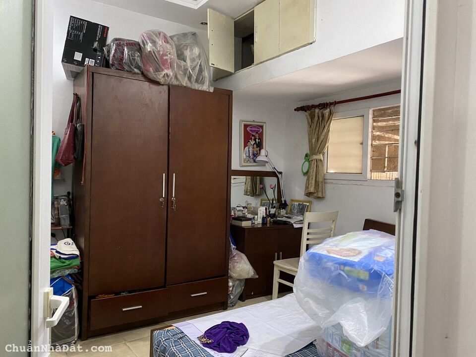 Bán nhà tập thể tầng 1 phố Vĩnh Tuy cách Times City 500m, ô tô đỗ cửa