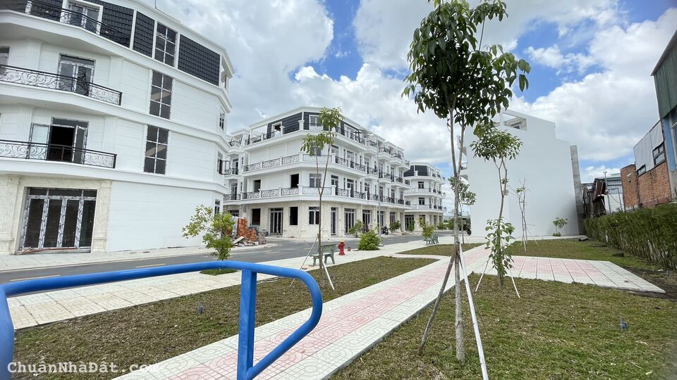 KDC biệt lập - An ninh, tiện nghi - cập QL 1A 50m - hồ bơi, công viên, tiện ích đầy đủ