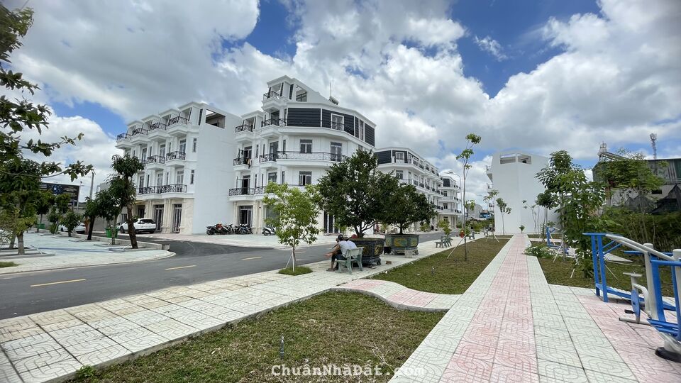 KDC biệt lập - An ninh, tiện nghi - cập QL 1A 50m - hồ bơi, công viên, tiện ích đầy đủ