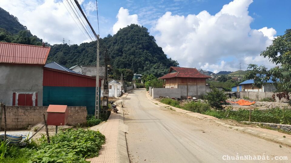 Đất nền Chiềng Đi, Thị trấn Nông Trường Mộc Châu, gần 300m2 giá cắt lỗ dưới 1.7 tỷ