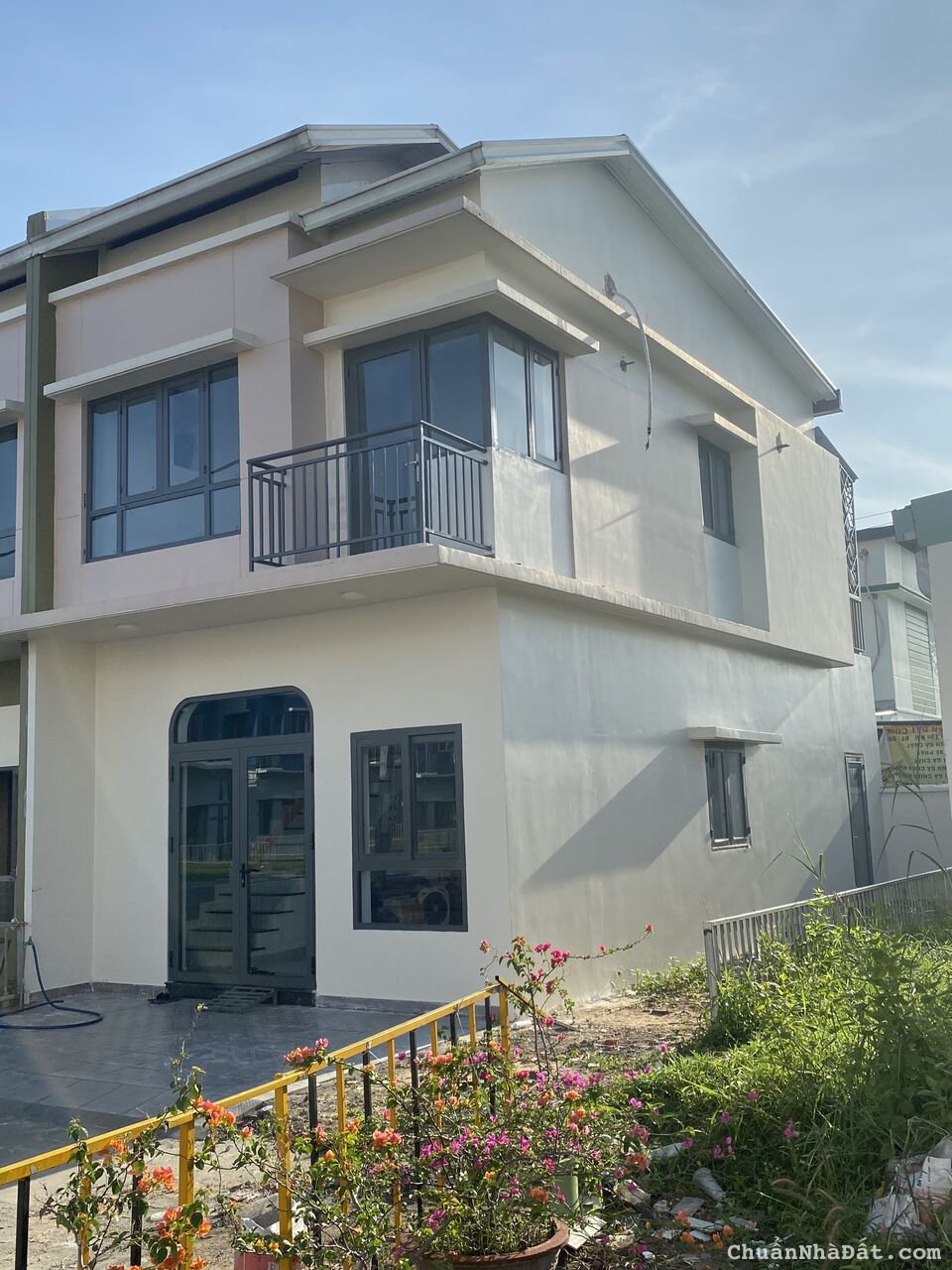 Bán gấp căn góc khu đô thị oasis city vào ở ngay 100m2, giá thương lượng