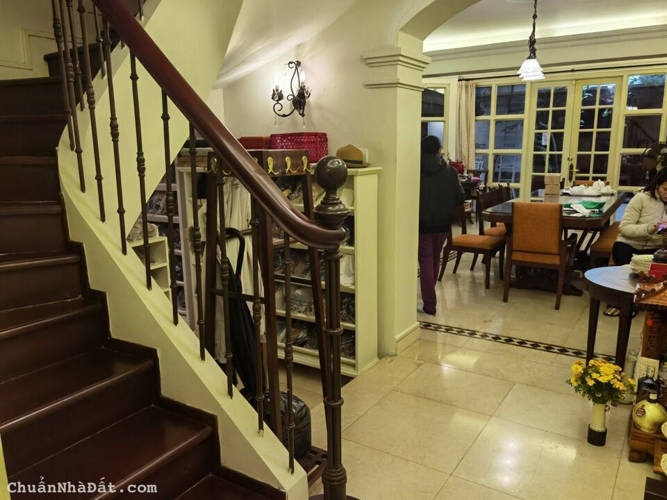 NHÀ ĐẸP LÝ THƯỜNG KIỆT HOÀN KIẾM - VỊ TRÍ ĐẮC ĐỊA - Ô TÔ VÀO NHÀ - VỪA Ở VỪA KINH DOANH