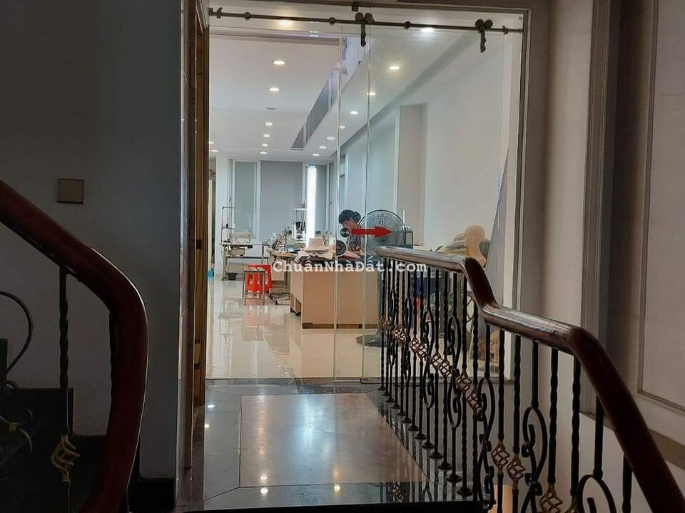 CHỦ GIẢM CHÀO 7 TỶ - MẶT PHỐ CỔ HÀNG KHOAI - VỊ TRÍ ĐẮC ĐỊA VỈA HÈ RỘNG - KINH DOANH SẦM UẤT