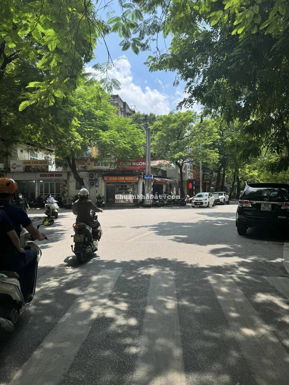 BÁN NHÀ MẶT PHỐ NGUYÊN HỒNG - VỊ TRÍ VIP 5 TẦNG KINH DOANH - DT 115M2 GIÁ CHÀO 7X TỶ