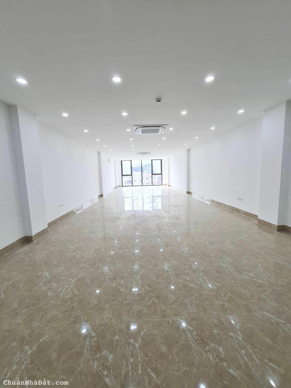 BÁN NHÀ MẶT PHỐ NGUYÊN HỒNG - VỊ TRÍ VIP 5 TẦNG KINH DOANH - DT 115M2 GIÁ CHÀO 7X TỶ