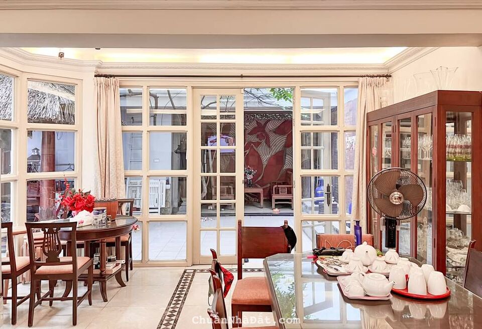 BIỆT THỰ MẶT PHỐ NGUYỄN GIA THIỀU - VỊ TRÍ ĐẮC ĐỊA HIẾM NHÀ BÁN - AN SINH ĐỈNH CAO FULL NỘI THẤT