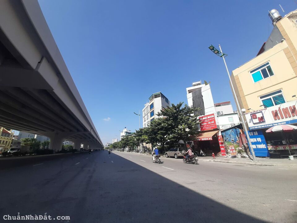 MẶT ĐƯỜNG PHẠM VĂN ĐỒNG - VỊ TRÍ ĐẮC ĐỊA VỈA HÈ ĐÁ BÓNG - PHÙ HỢP KINH DOANH MỌI LOẠI HÌNH 