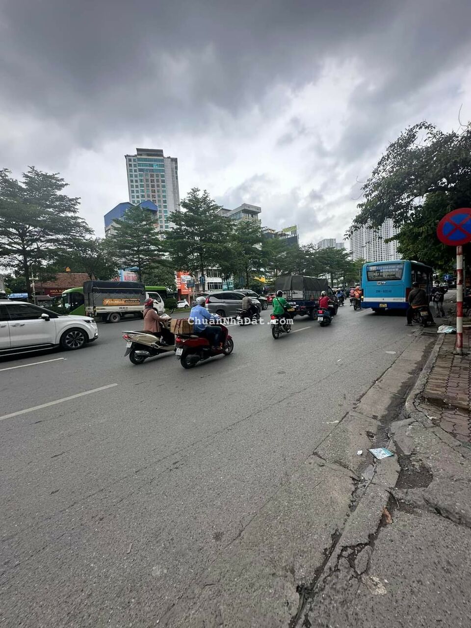 MẶT ĐƯỜNG TRƯỜNG CHINH SIÊU VIP - VỈA HÈ ĐÁ BÓNG - 5 TẦNG KINH DOANH - DT 40M2 GIÁ NHỈNH 2X TỶ MẶT ĐƯỜNG TRƯỜNG CHINH SIÊU VIP - VỈA HÈ ĐÁ BÓNG - 5 TẦNG KINH DOANH - DT 40M2 GIÁ NHỈNH 2X TỶ