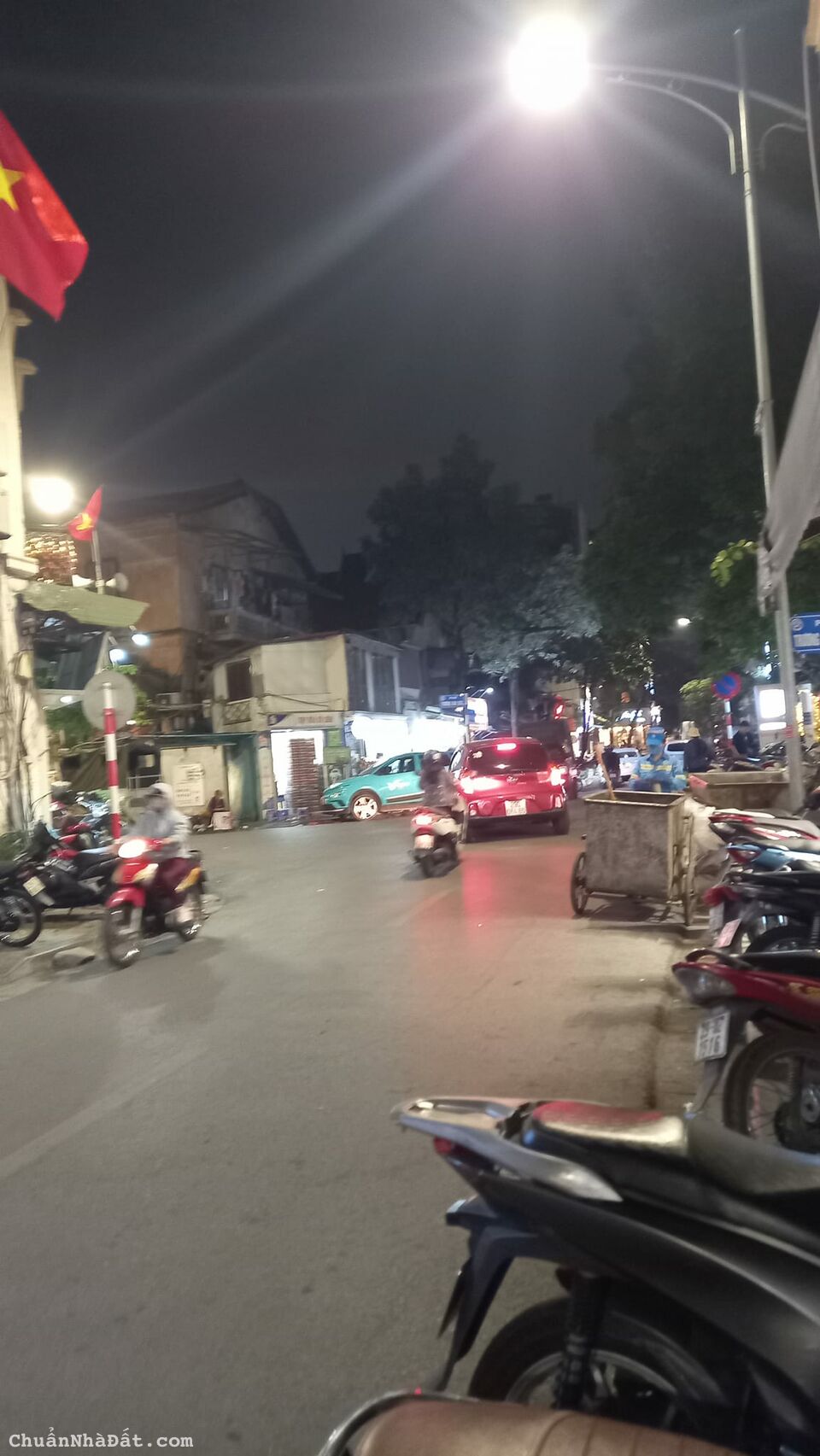 MẶT PHỐ TRẦN QUỐC TOẢN - VỊ TRÍ ĐẮC ĐỊA TRUNG TÂM QUẬN HOÀN KIẾM - HIẾM NHÀ BÁN KINH DOANH SẦM UẤT 