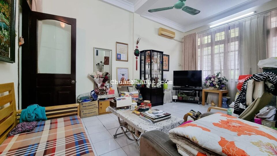 MẶT PHỐ ĐỘI CẤN - VỊ TRÍ ĐẮC ĐỊA - VỈA HÈ ĐÁ BÓNG KINH DOANH CỰC ĐỈNH. DT 51M2 - MT4M - GIÁ 18.8 TỶ