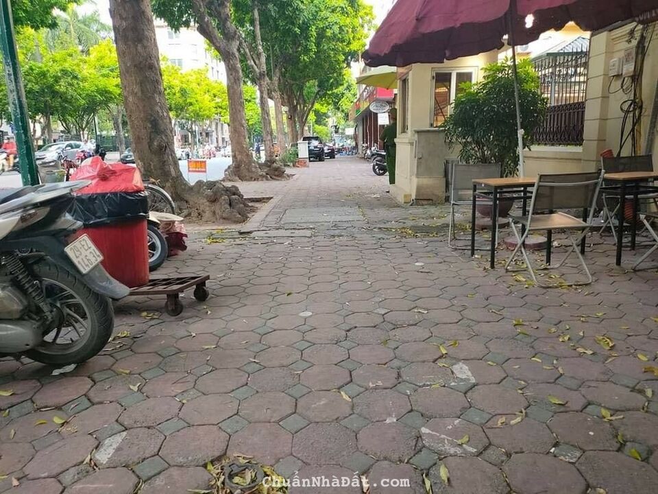 MẶT PHỐ TRẦN HƯNG ĐẠO - BÁN ĐẤT TẶNG NHÀ - VỊ TRÍ ĐẮC ĐỊA - KINH DOANH NHỘN NHỊP NGÀY ĐÊM 