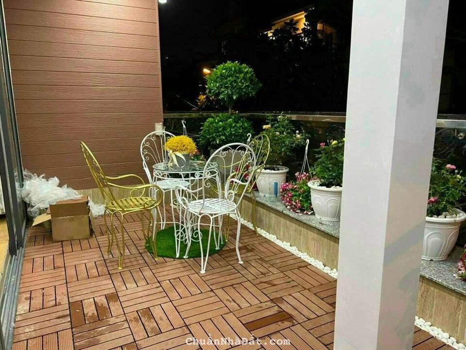 BIỆT THỰ PHỐ KHU DÂN CƯ, DT: 6M X 16M, PHÚ THUẬN-QUẬN 7.