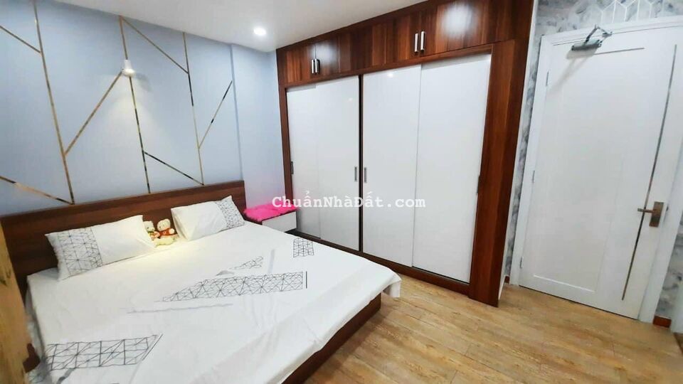 BIỆT THỰ PHỐ KHU DÂN CƯ, DT: 6M X 16M, PHÚ THUẬN-QUẬN 7.