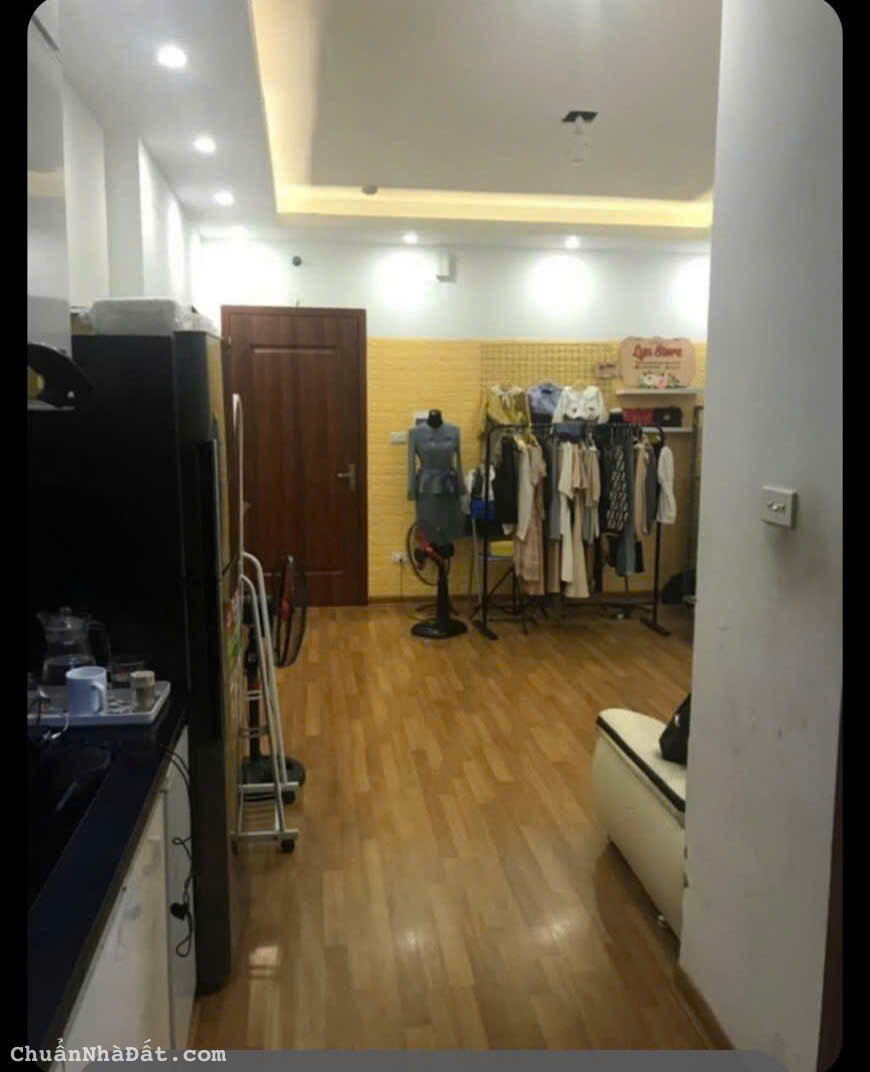 Chính chủ bán căn hộ 1 ngủ hướng Đông Nam, giá 2.2 tỷ tại tòa CT12A KDT Kim Văn Kim Lũ 