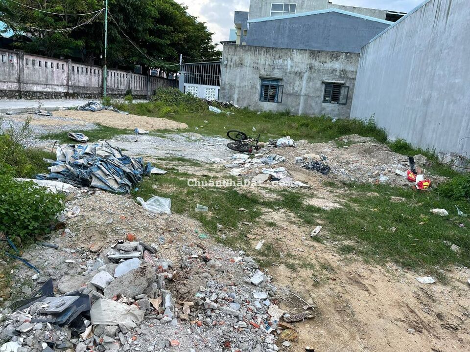 cần ra đi lô góc dt 263m2 có thể tách lô đk. nằm trên đường Nguyễn Công Trứ thuộc phường Tân Thạnh