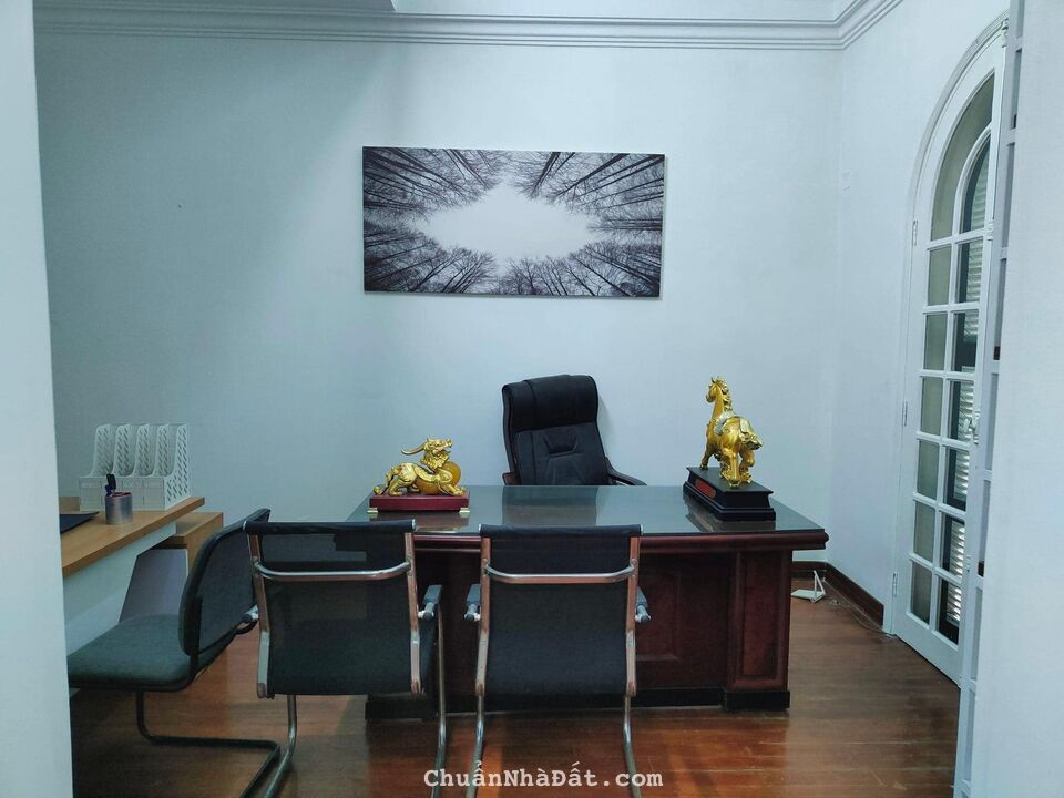 Biệt thự Cầu Giấy, Q. Cầu Giấy 200m2,4 tầng mặt tiền siêu rộng, kinh doanh văn phòng.