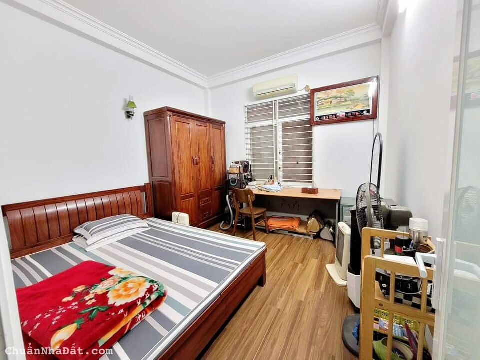 5.2 TỶ, 46M2,5 TẦNG, KIM MÃ, QUẬN BA ĐÌNH, BA BƯỚC RA ĐƯỜNG LỚN.