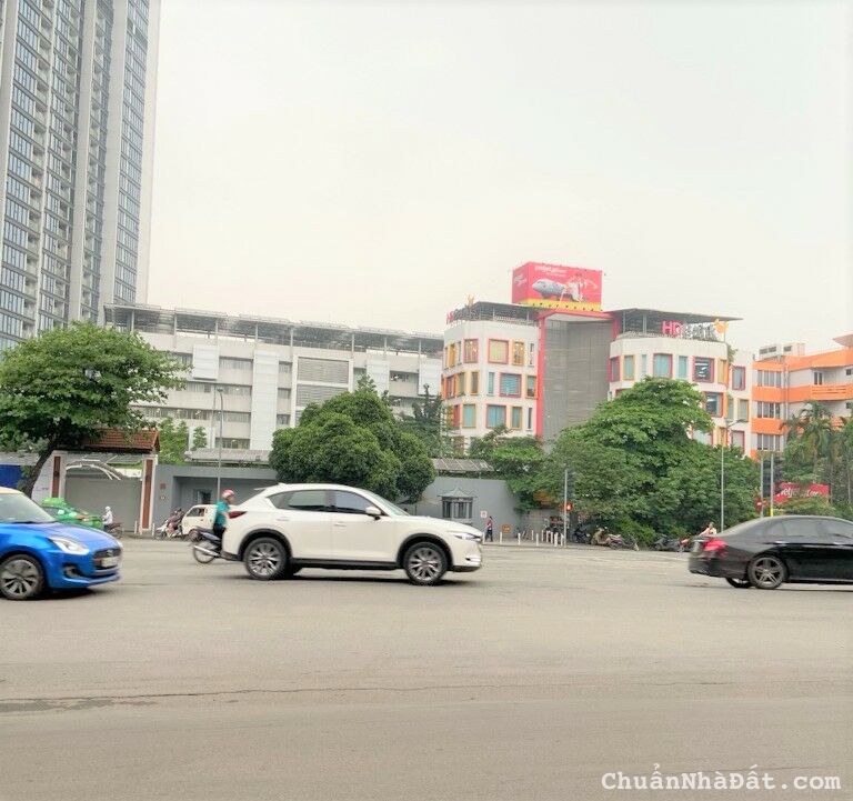 Bán Nhà mặt phố Kim Mã 33m2 MT 3,5m vị trí KD tốt,  giá 16 tỷ. LH 0349157982.