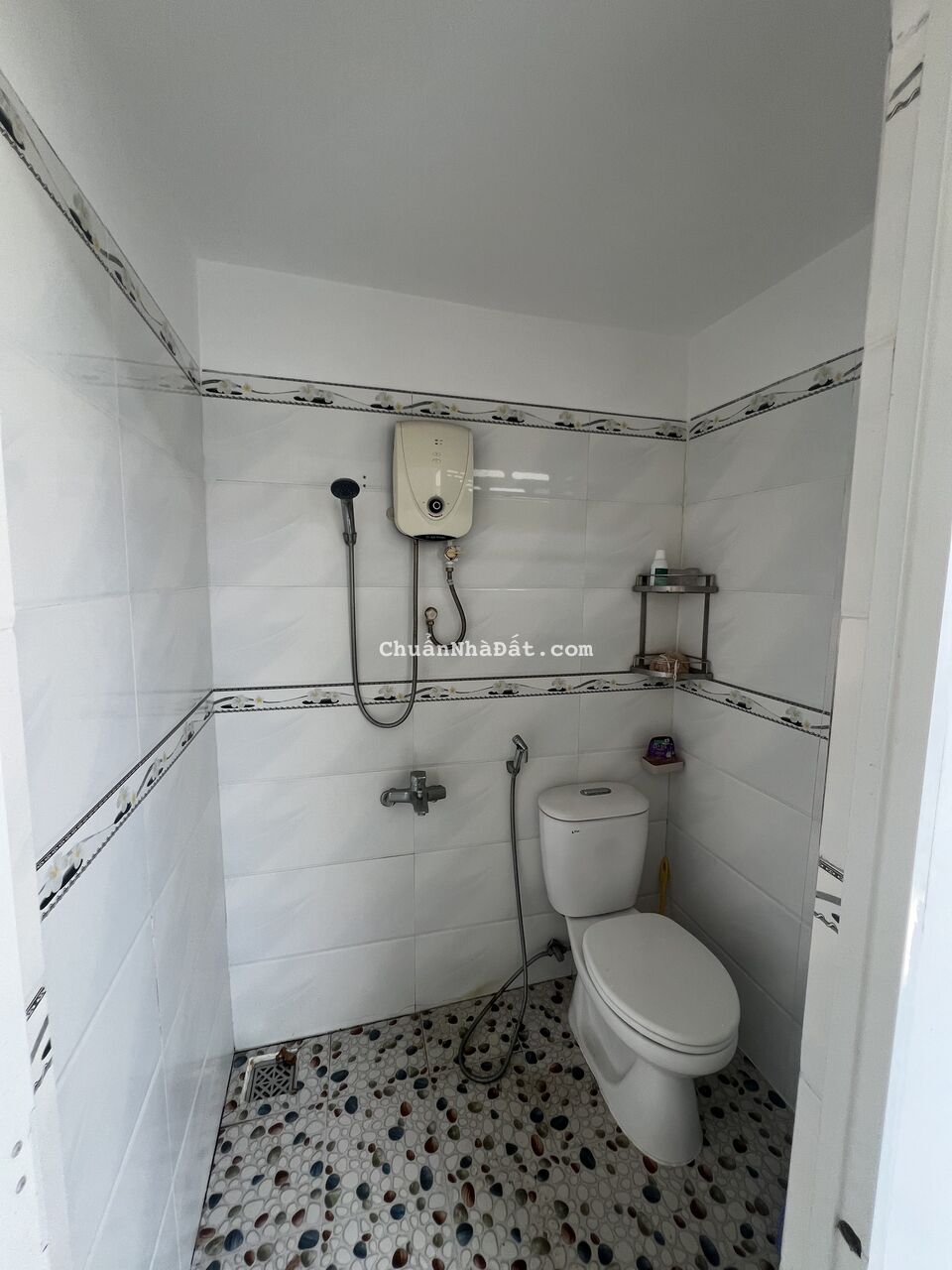 Bán nhà hẻm cắt kiếng cách đường 2/4 500m diện tích 161m2