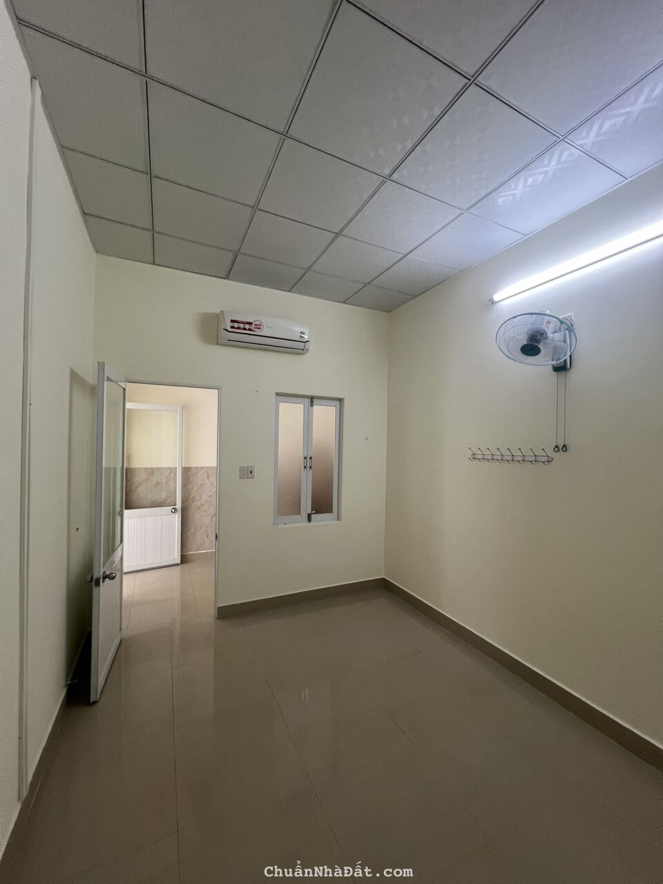 Bán nhà hẻm cắt kiếng cách đường 2/4 500m diện tích 161m2