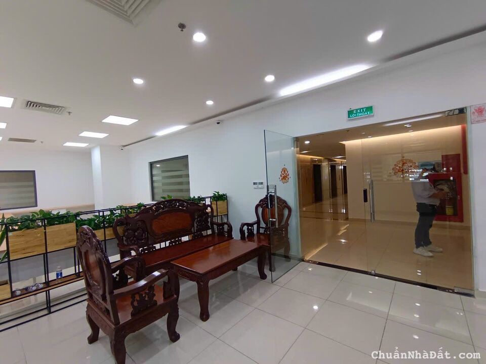 Cho thuê và bán Golden King Officetel cả sàn 220m2, 130tr/th, 28 tỷ. LH em Hoàng Anh 0828447766