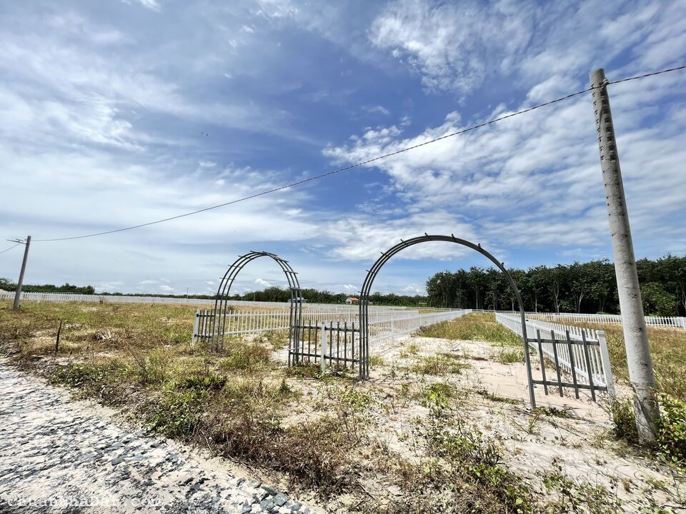 Đất chơn thành bình phước giá chỉ 1tr/m2. Sổ sẵn thổ cư đầy đủ. Liên hệ chính chủ