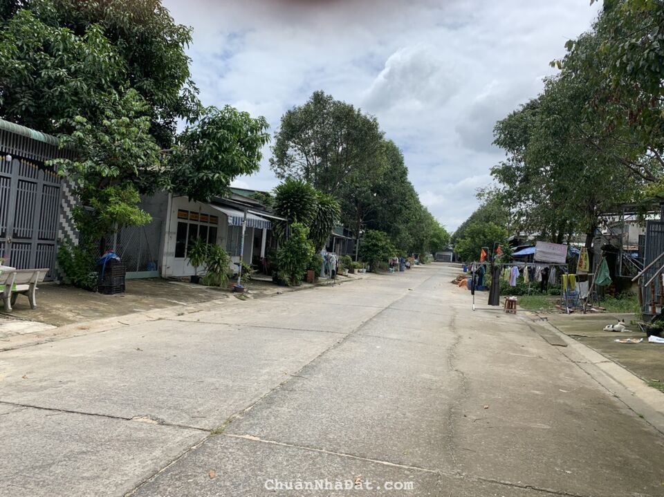 Đất 300m2 ( tách 2 sổ ) tôi cần sang gấp giá rẻ