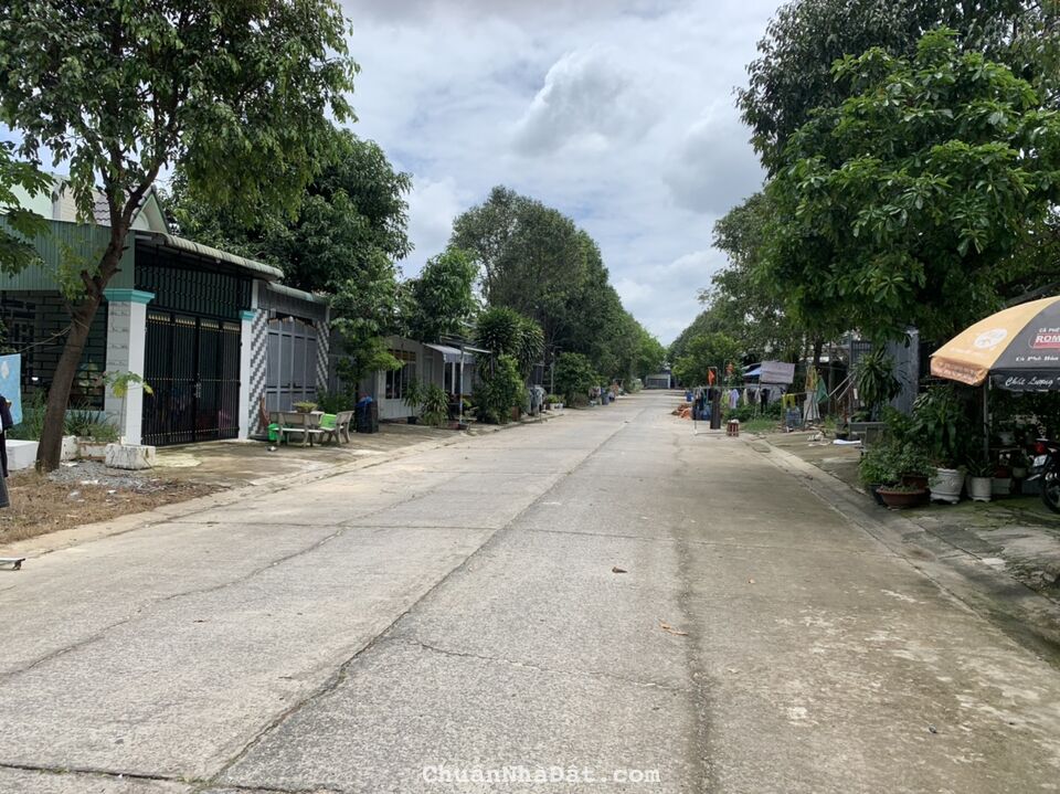 Đất 300m2 ( tách 2 sổ ) tôi cần sang gấp giá rẻ