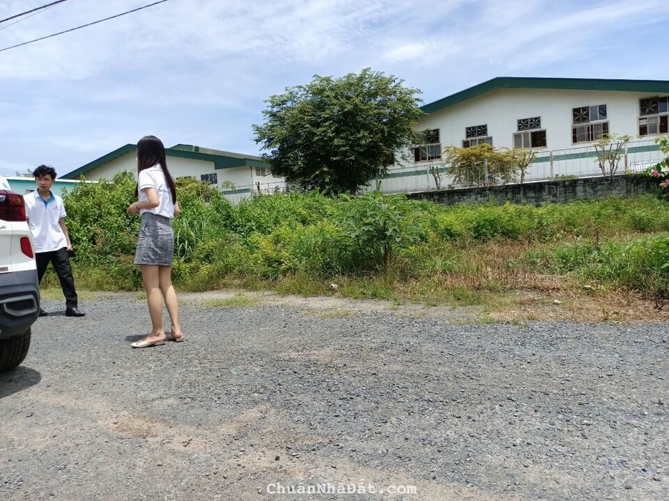 Cần bán 3 lô đất liền kề sát KCN SHR thổ cư 100% Cần bán 3 lô đất liền kề sát KCN SHR thổ cư 100%