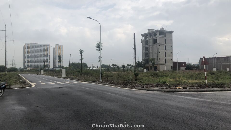 Bán lô Thôn Vàng, trung tâm Bích Động, Việt Yên, 98,8m2 giá tốt.