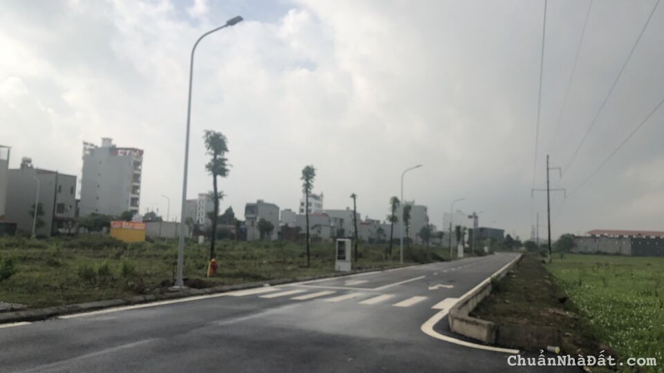 Bán lô Thôn Vàng, trung tâm Bích Động, Việt Yên, 98,8m2 giá tốt.